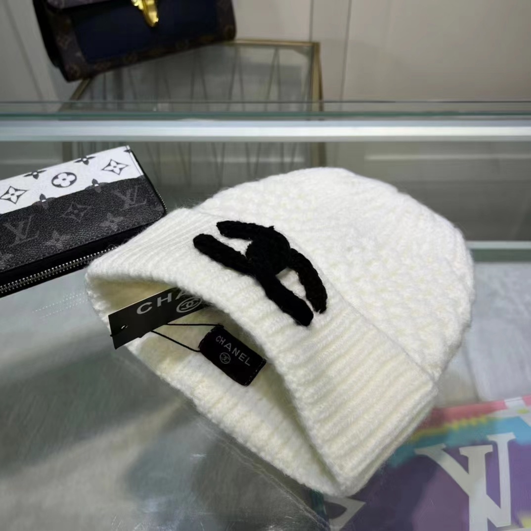 CHANEL Knitted Hat 2 - Image 4