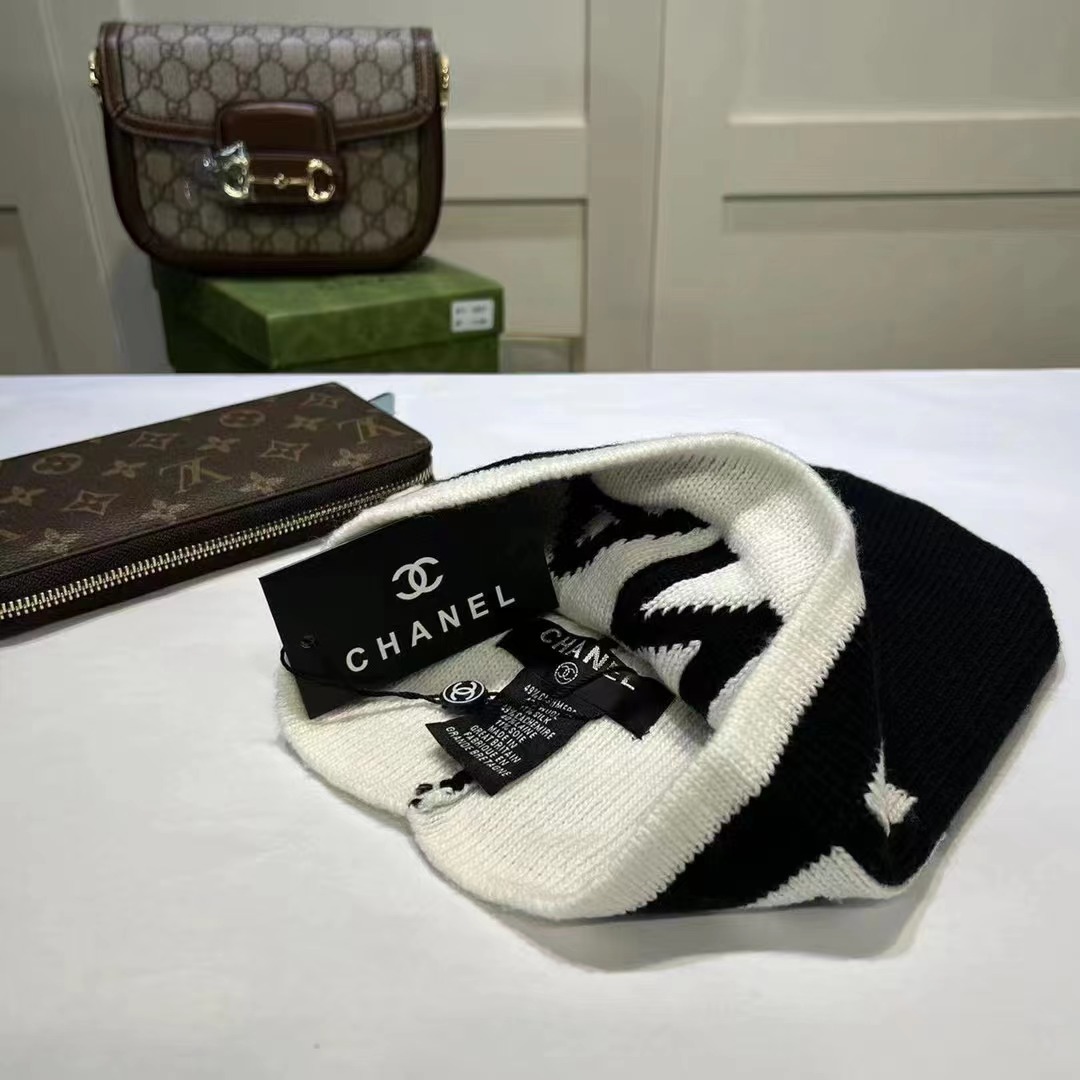 CHANEL Knitted Hat 4 - Image 2