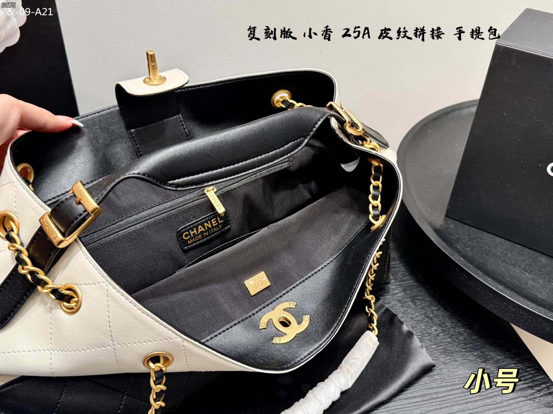 CHANEL Color blocked Tote Bag, Handheld Underarm Bag - Image 6