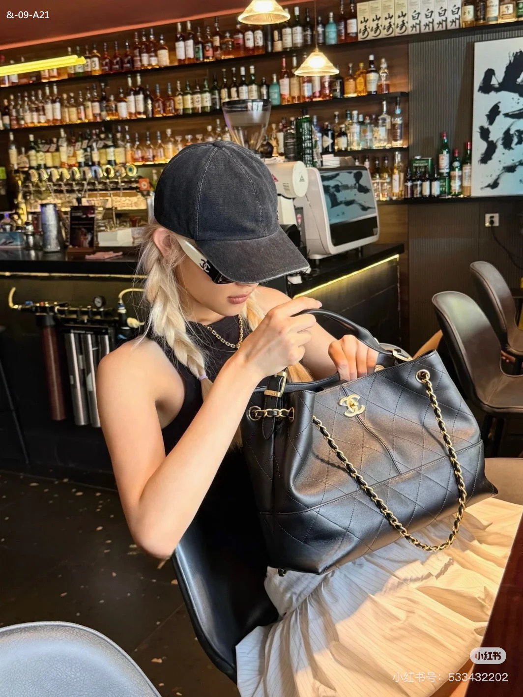 CHANEL Color blocked Tote Bag, Handheld Underarm Bag - Image 3