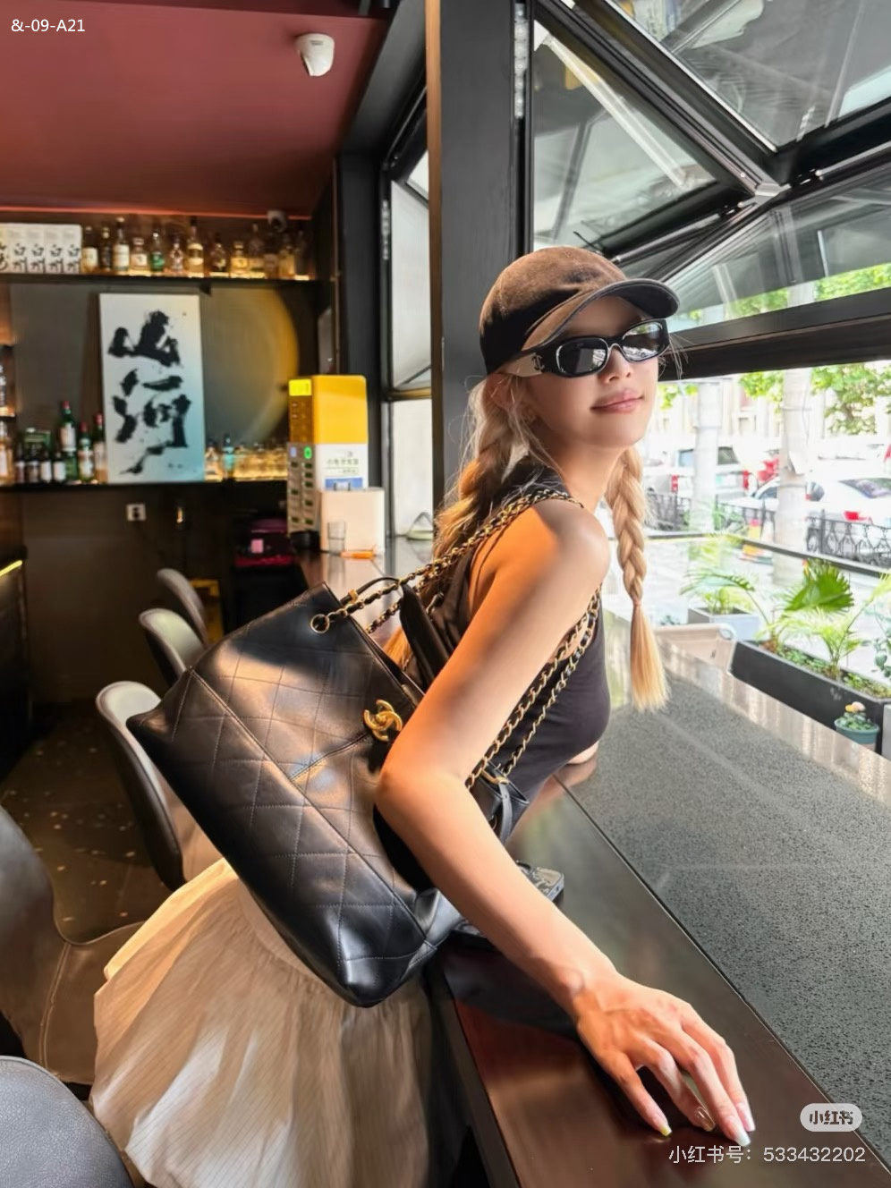 CHANEL Color blocked Tote Bag, Handheld Underarm Bag - Image 2