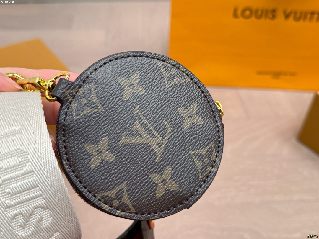 Louis Vuitton women's shoulder cross carrying tote bag, mommy bag - Image 3